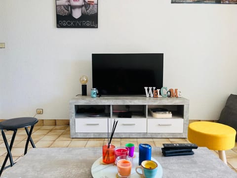 Beautiful house garden-floor with sea view & 10 min walk House in Antibes