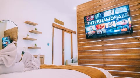 Communal lounge/ TV room, Bed, TV and multimedia, Photo of the whole room, Evening entertainment, Bedroom