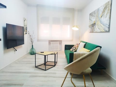 Communal lounge/ TV room, TV and multimedia, Living room, Seating area