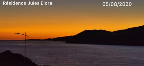 Grand appartement T4, piscine, vue exceptionnelle à 50 m de la plage Apartment in Propriano