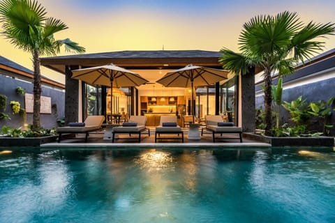 Pool view, Swimming pool, sunbed