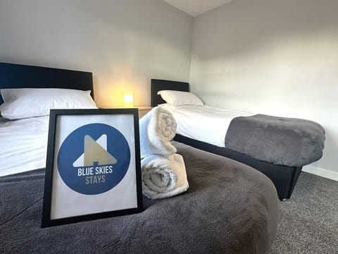 Letchworth House by Blue Skies Stays House in England