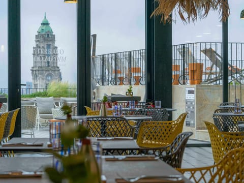 Restaurant/places to eat, Balcony/Terrace, Swimming pool