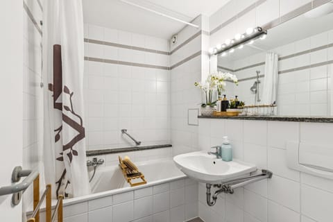 Shower, Toilet, Bathroom, Bath