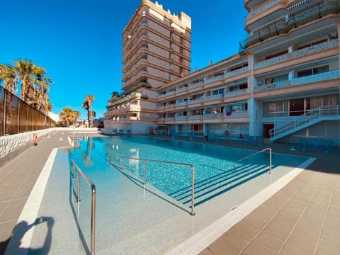 Property building, Day, Pool view, Swimming pool, sunbed