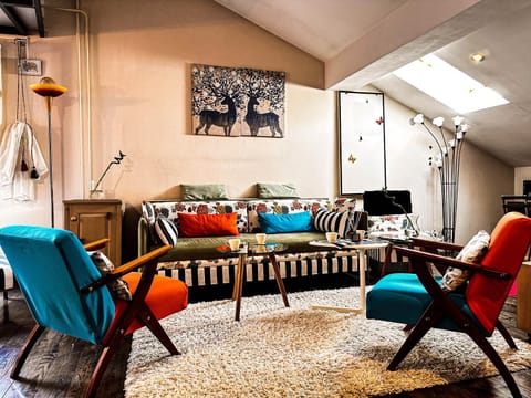 TV and multimedia, Living room, Seating area, air conditioner