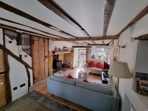 Cosy Cotswolds cottage with strong WiFi and self check in service House in Moreton-in-Marsh