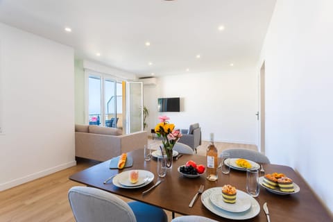 TV and multimedia, Living room, Dining area