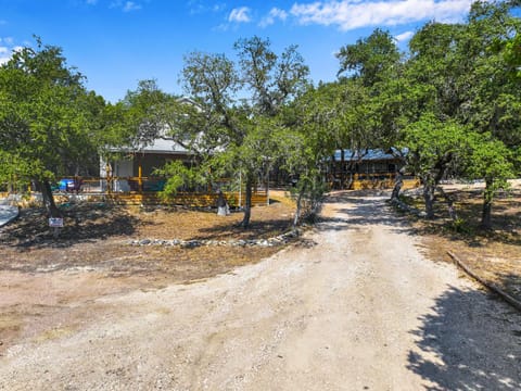 Rustic Star Farmhouse at Moonlight Getaway House in Bulverde