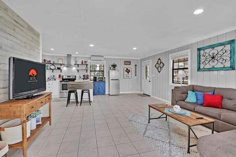 Rustic Star Farmhouse at Moonlight Getaway House in Bulverde