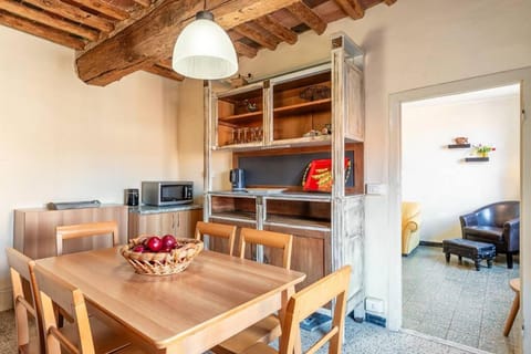 Dining area, minibar