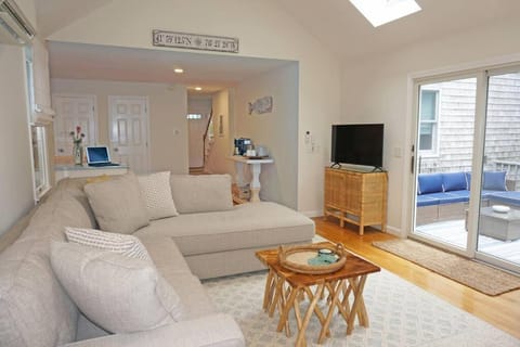 Kitchen or kitchenette, Living room, Seating area