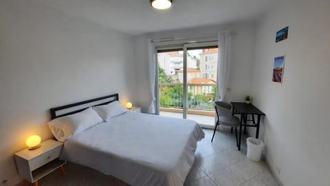 Bed, View (from property/room), Balcony/Terrace, Photo of the whole room, Bedroom
