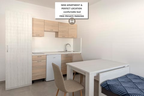 Bed, Photo of the whole room, Seating area, Text overlay, kitchen