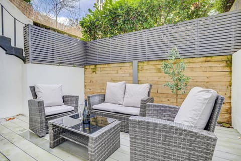 Patio, Day, Garden, Seating area