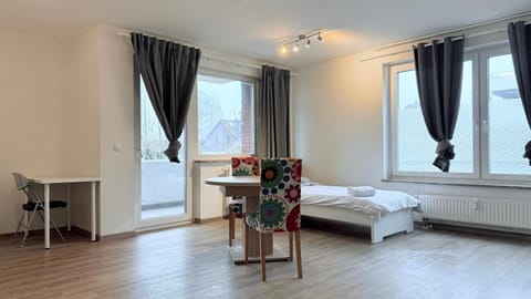 Bed, Photo of the whole room, Bedroom, internet, towels