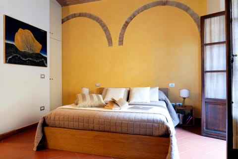 Bed, Bathroom, Photo of the whole room, Decorative detail, Bedroom, heating, heating, internet, wardrobe, air conditioner