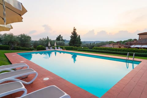 Property building, Day, Natural landscape, Garden, View (from property/room), City view, Garden view, Landmark view, Mountain view, Pool view, Swimming pool, Swimming pool, Sunset, sunbed