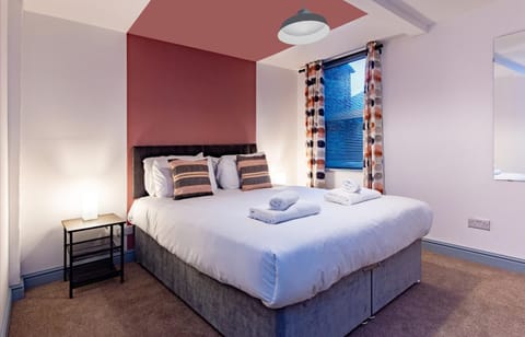 Bed, Bedroom, towels