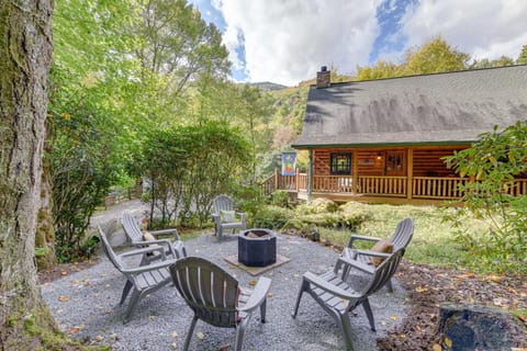 Creekside Maggie Valley Cabin 2 Mi to Skiing! Cabin in Maggie Valley