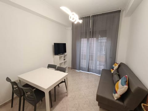 Communal lounge/ TV room, TV and multimedia, Living room, Seating area, Evening entertainment