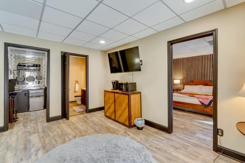 Cozy, Pet-Friendly Retreat in Hickory with Fire Pit! House in Hickory