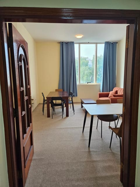 Communal lounge/ TV room, Living room, Seating area, Dining area, City view