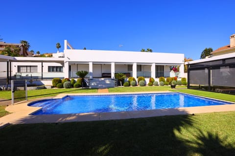 Property building, Garden, Garden view, Pool view, Swimming pool