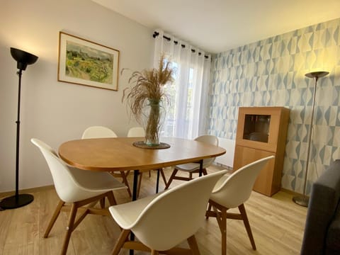 Le Beaugency Near Paris & Disneyland Apartment in Noisy-le-Grand