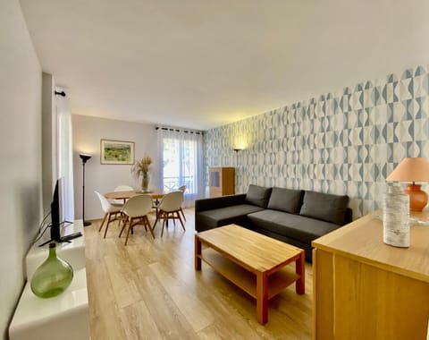 Le Beaugency Near Paris & Disneyland Apartment in Noisy-le-Grand