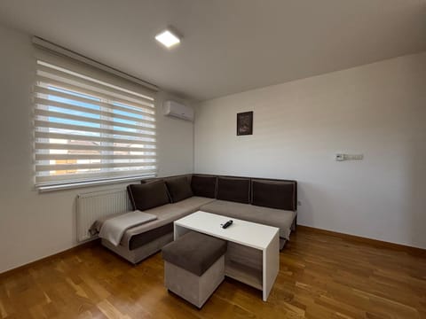 Living room, Seating area, air conditioner
