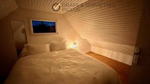 TY BULLE - Logement insolite les pieds dans l'eau House in Ploudalmézeau