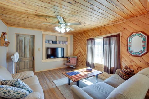 Lead Hideaway with Fireplace, Grill and New Deck! House in Lead