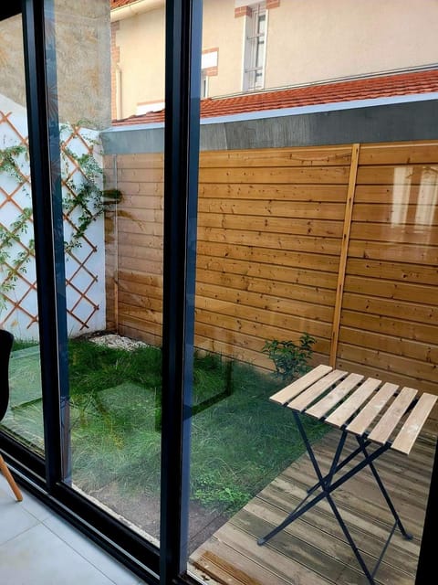 Maison rénové proche Paris 15. House in Malakoff