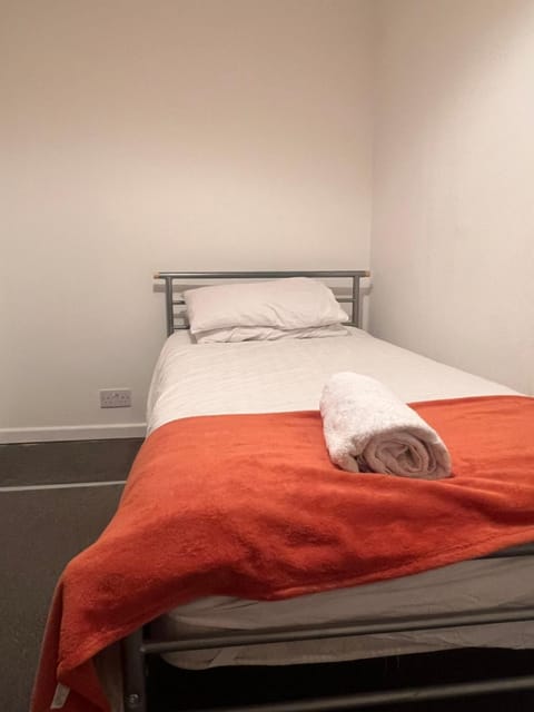 The Coral Guest House 1 Mile from Winchester Market Bed and Breakfast in Winchester