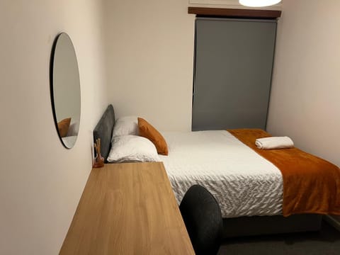 The Coral Guest House 1 Mile from Winchester Market Bed and Breakfast in Winchester