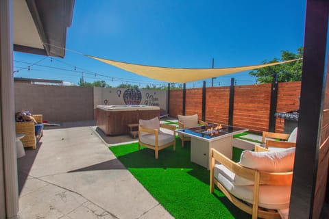 Casa Urbana-Close to Downtown-Hot Tub-Pet Friendly-No Pet Fees! House in Albuquerque