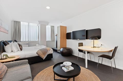 Bed, TV and multimedia, Bedroom