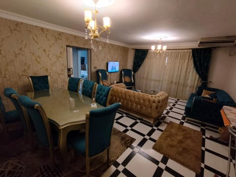 TV and multimedia, Seating area, Dining area