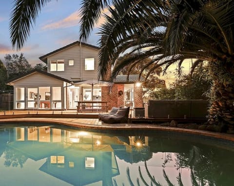 Patio, Pool view, Swimming pool, Swimming pool, sunbed