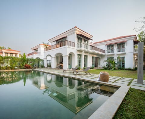 Property building, Garden, Swimming pool, Swimming pool