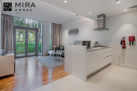 Kitchen or kitchenette, minibar, toaster