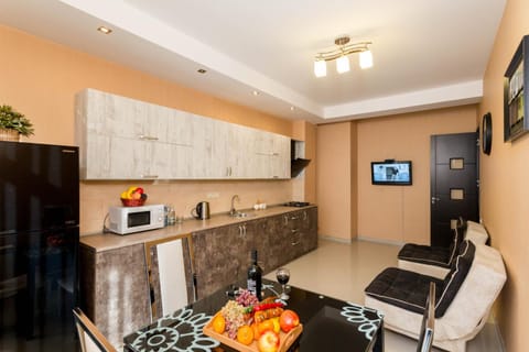 TV and multimedia, Kitchen or kitchenette, Food and drinks, Dining area, Food, minibar, pet friendly, stove