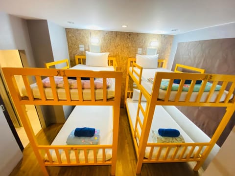 Bedroom, bunk bed