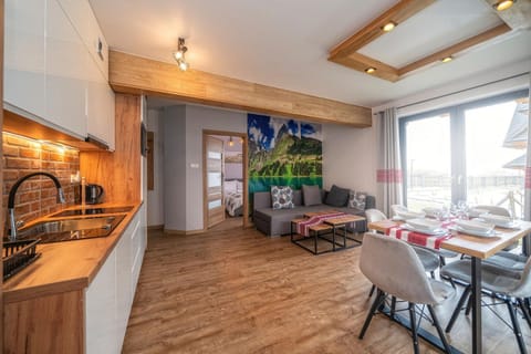 Kitchen or kitchenette, Living room, Dining area, minibar, stove