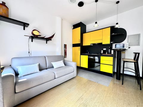 Kitchen or kitchenette, Living room, Dining area, minibar, pet friendly, stove