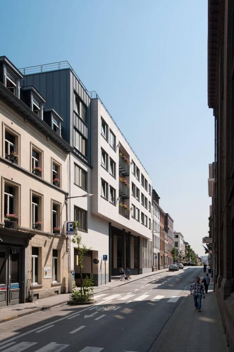 Property building, Neighbourhood