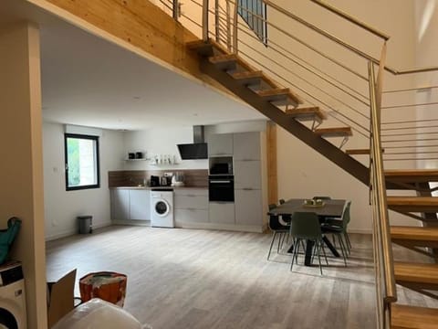 Kitchen or kitchenette, Dining area, dishwasher, pet friendly, stove