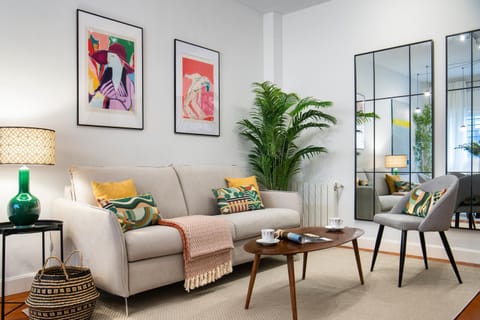 Living room, Decorative detail, Seating area