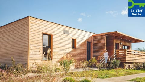 Property building, Spring, Day, Garden, Garden view